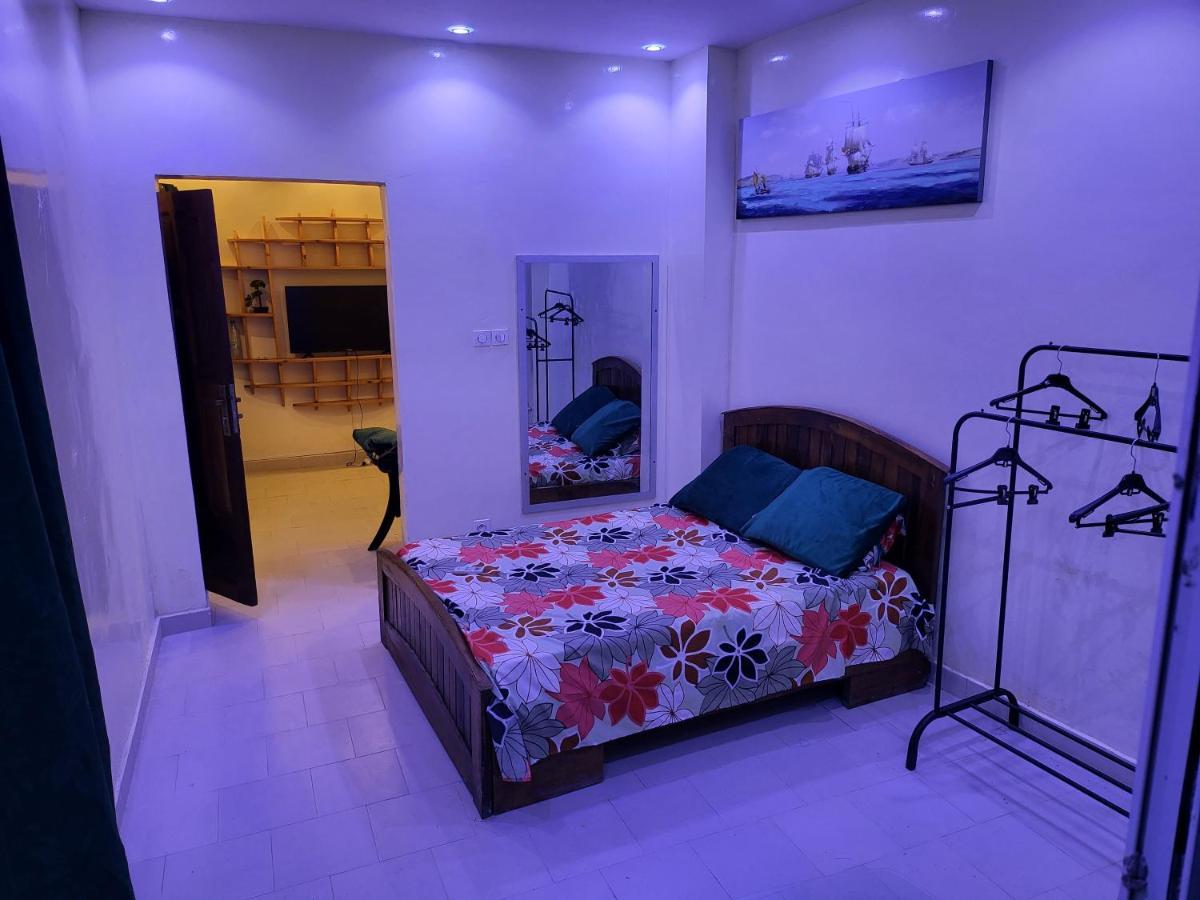 Studio Independant Virage Couette-café Dakar